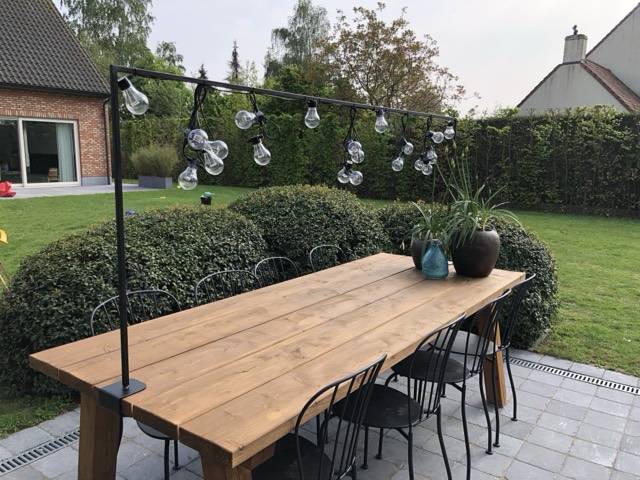 Buitentafel met verlichting
